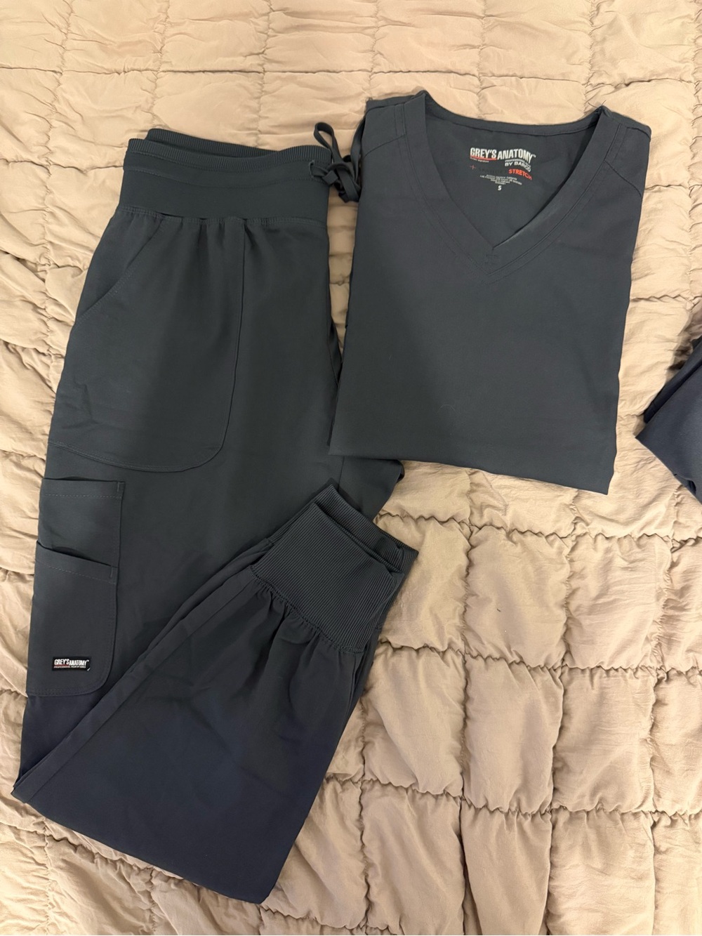 Grey's Anatomy Dark grey V-Neck Scrub Top & Jogger Pants